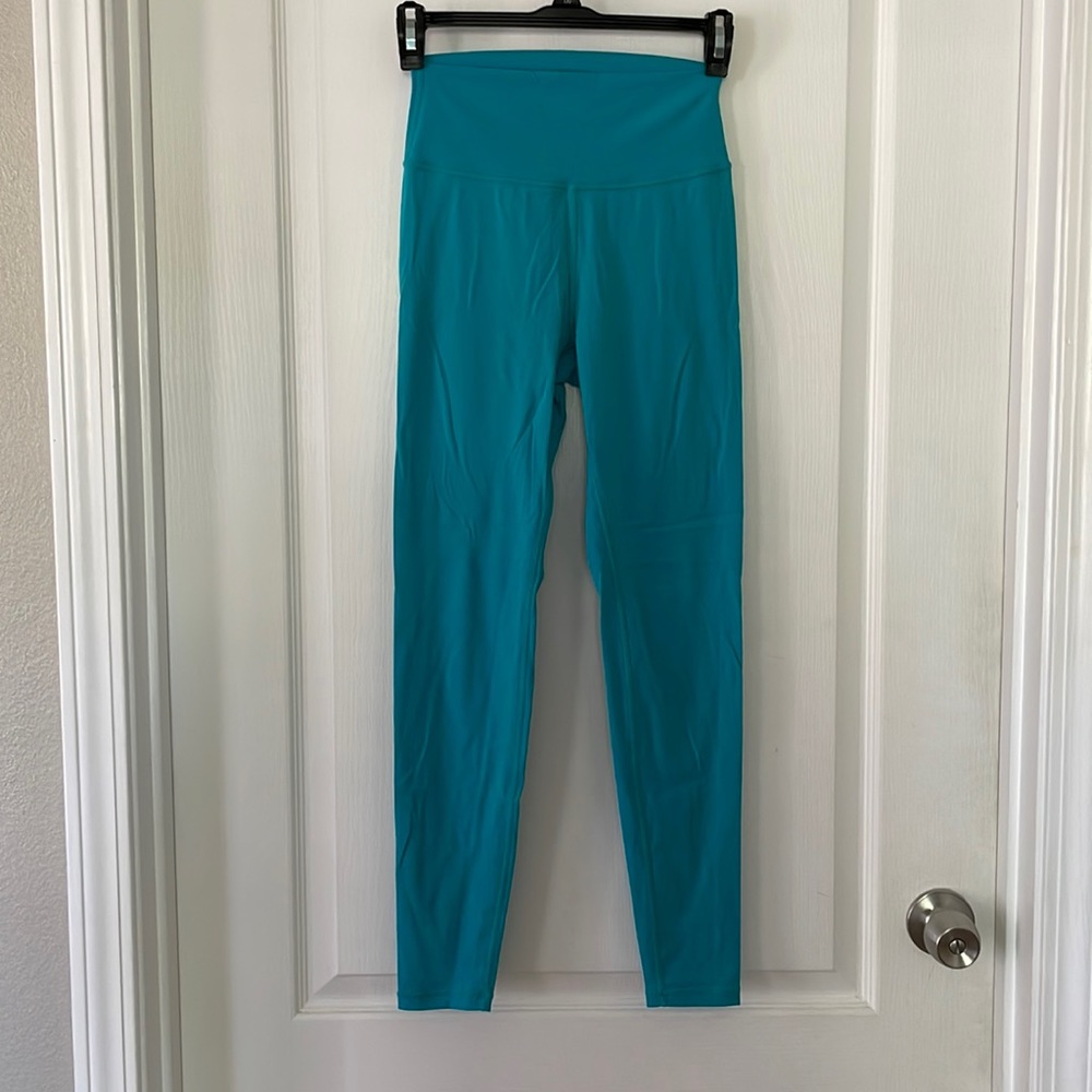 LIKE NEW Buffbunny Live leggings bora bora color